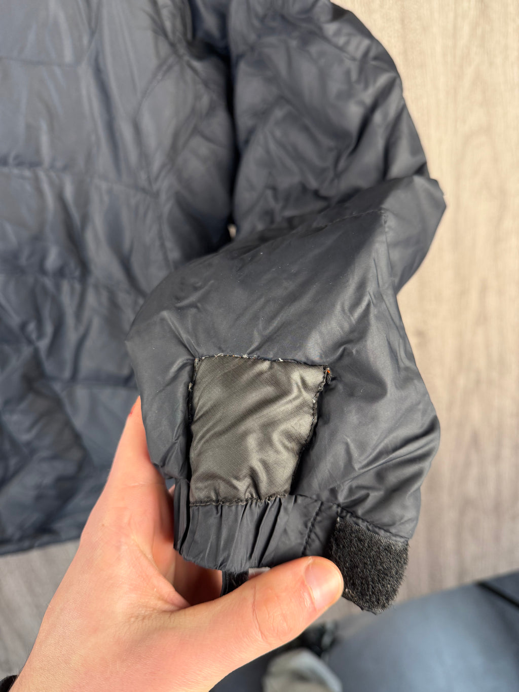 Men’s mountain hardwear down jacket - medium