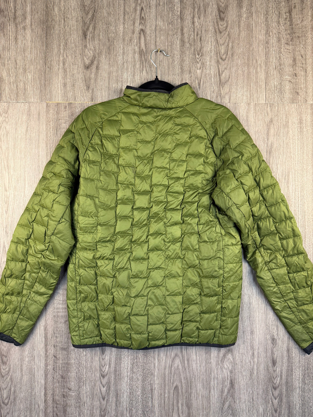 Men’s Mountain hardwear down jacket - small