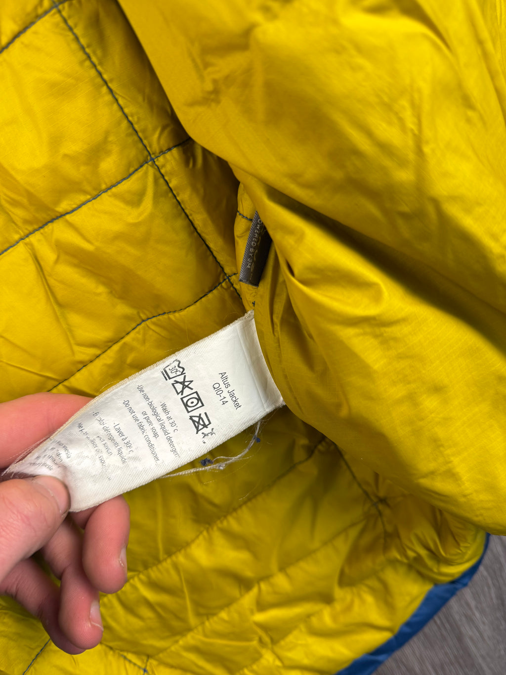 Men’s Rab atlus jacket - large