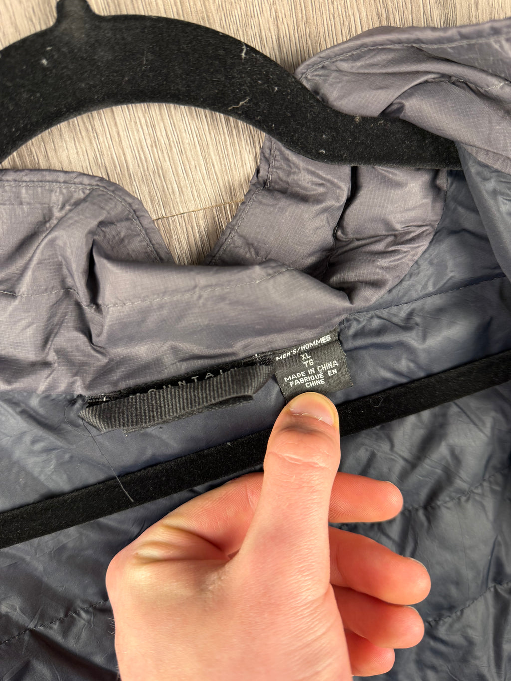 Men’s mountain hardwear down jacket - extra large