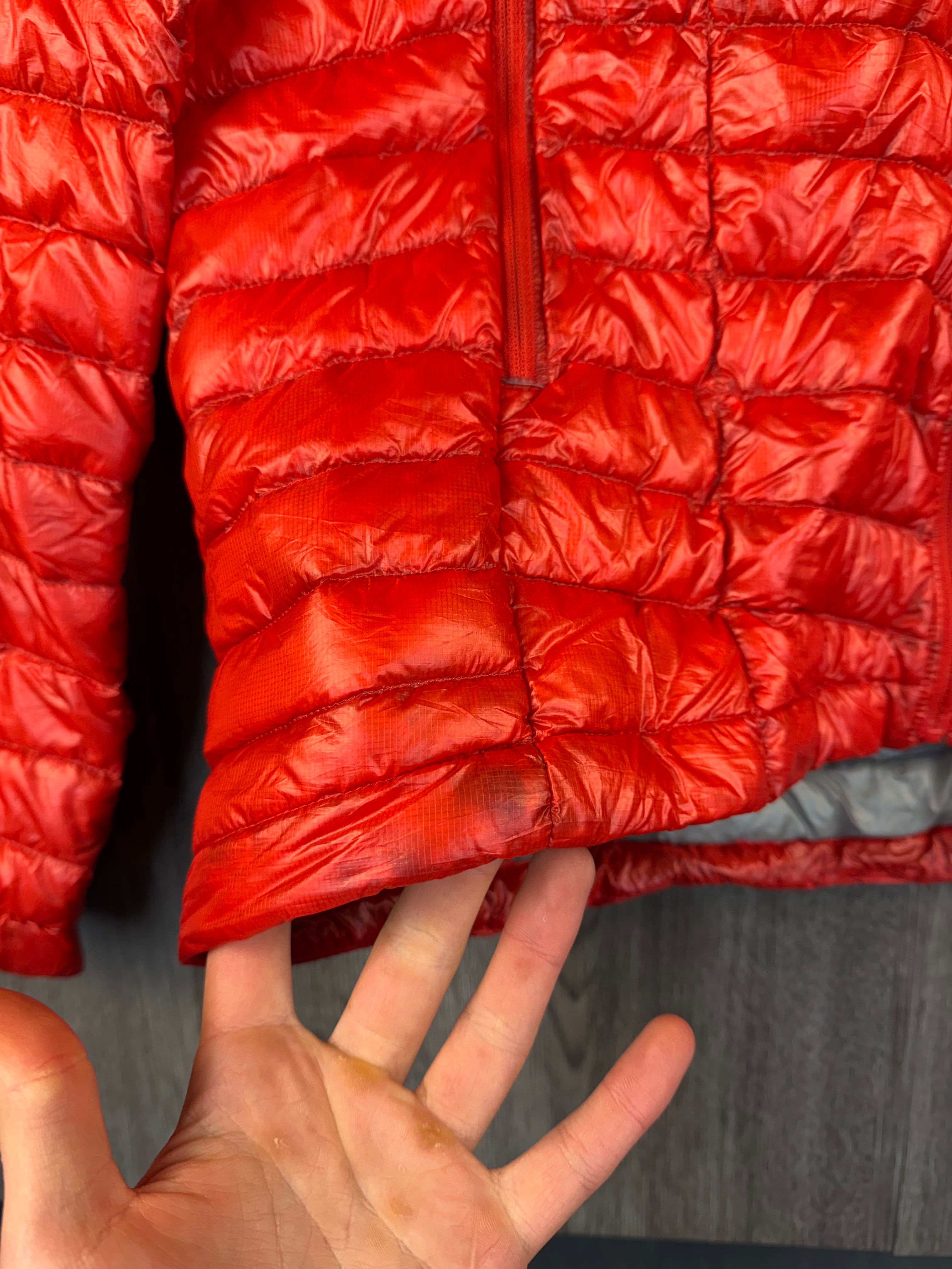 Men’s Mountain hardwear lightweight down jacket - medium