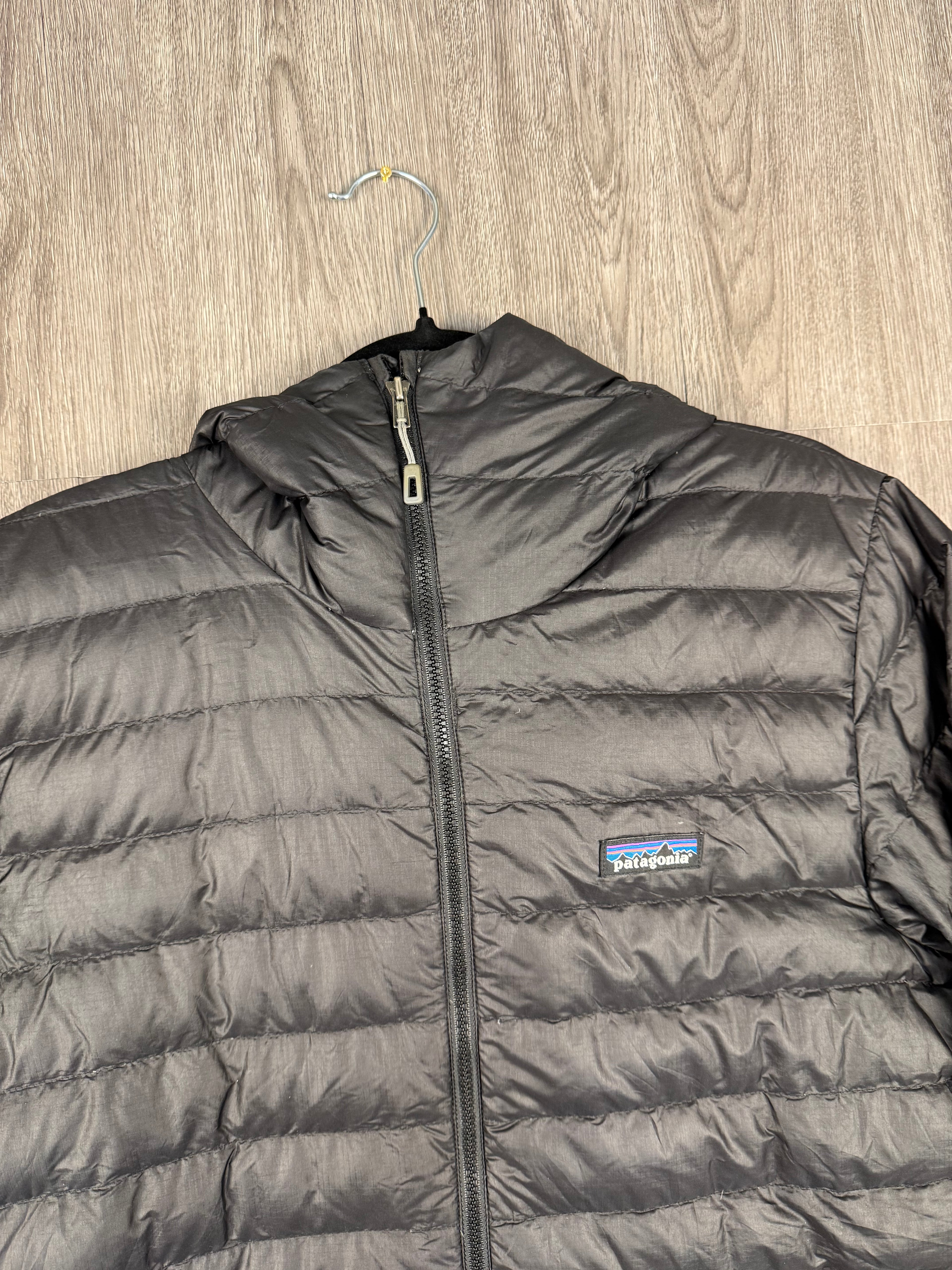 Men’s Patagonia down jacket - medium