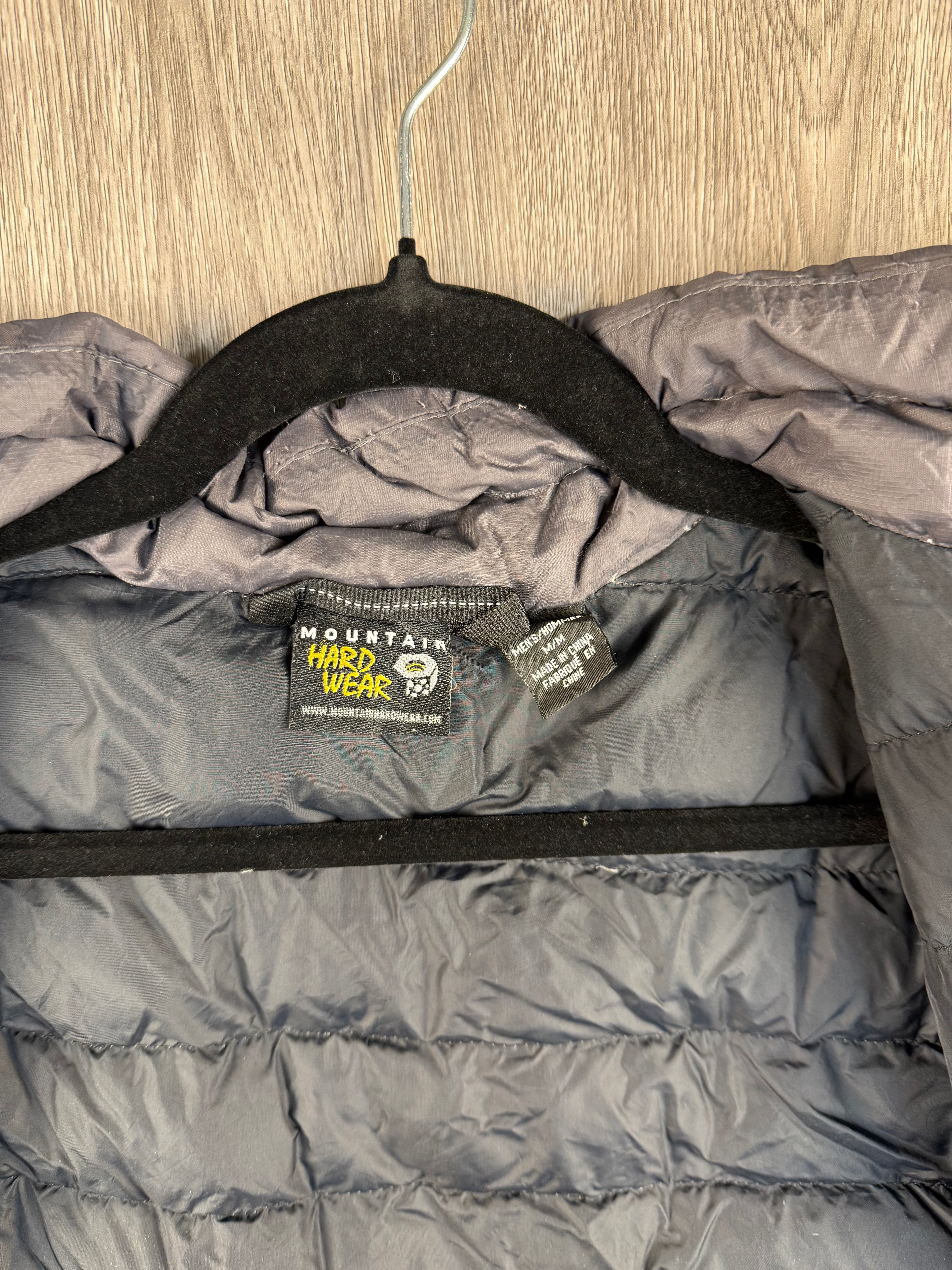 Men’s Mountain hardwear jacket - medium