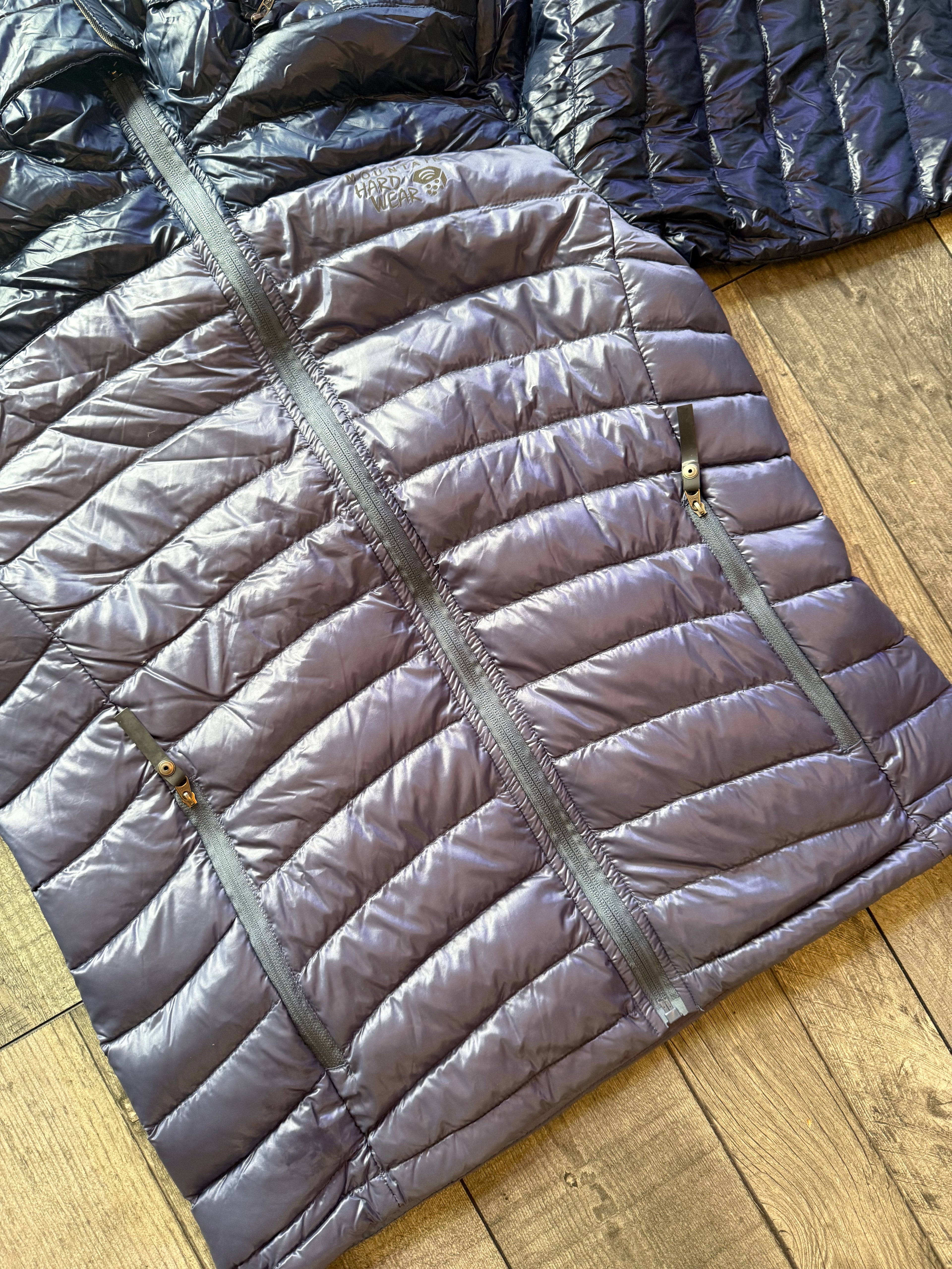 Mountain Hardwear Hooded Down Jacket – Men’s Large