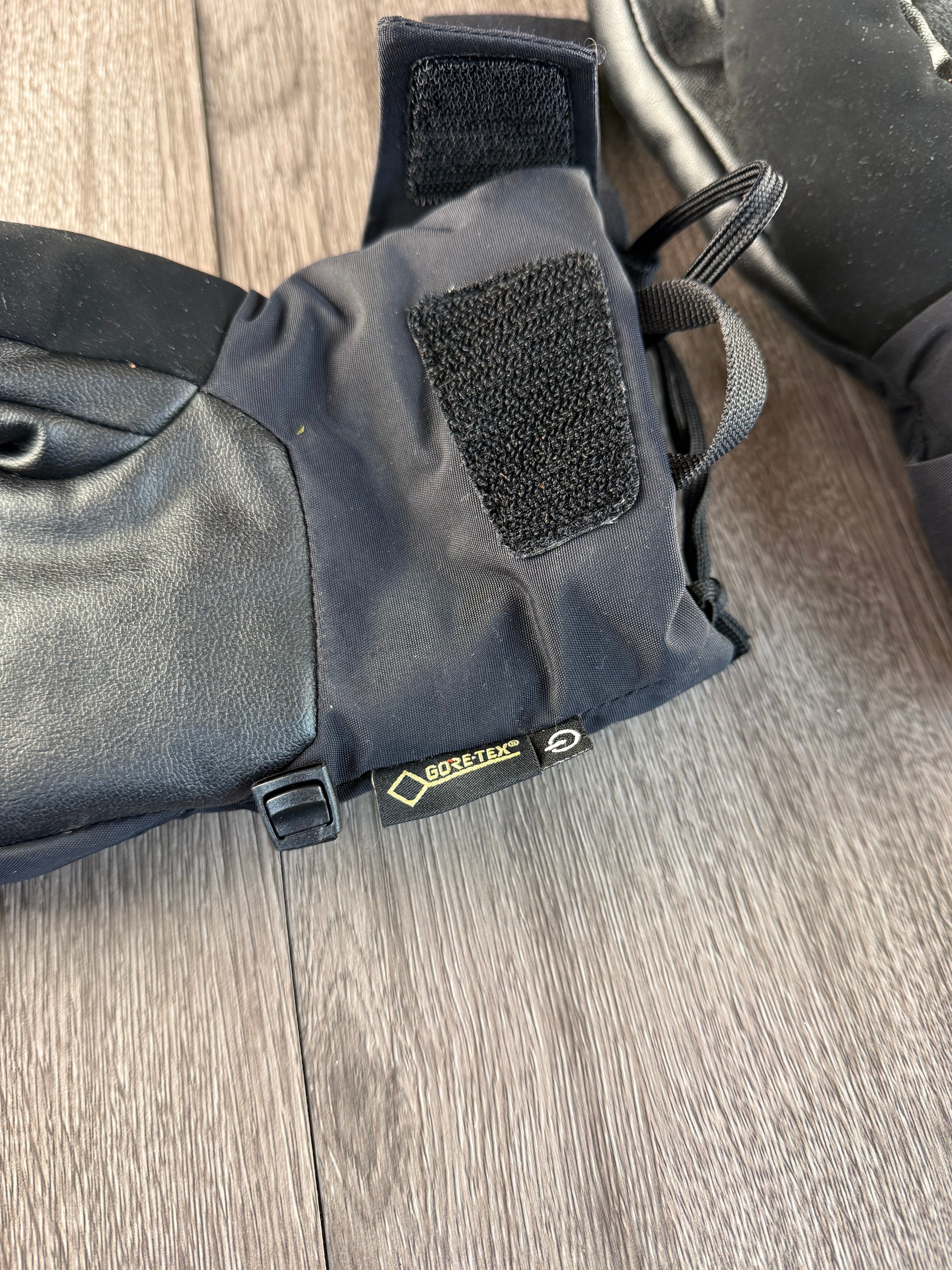 Men’s TNF goretex gloves - Large