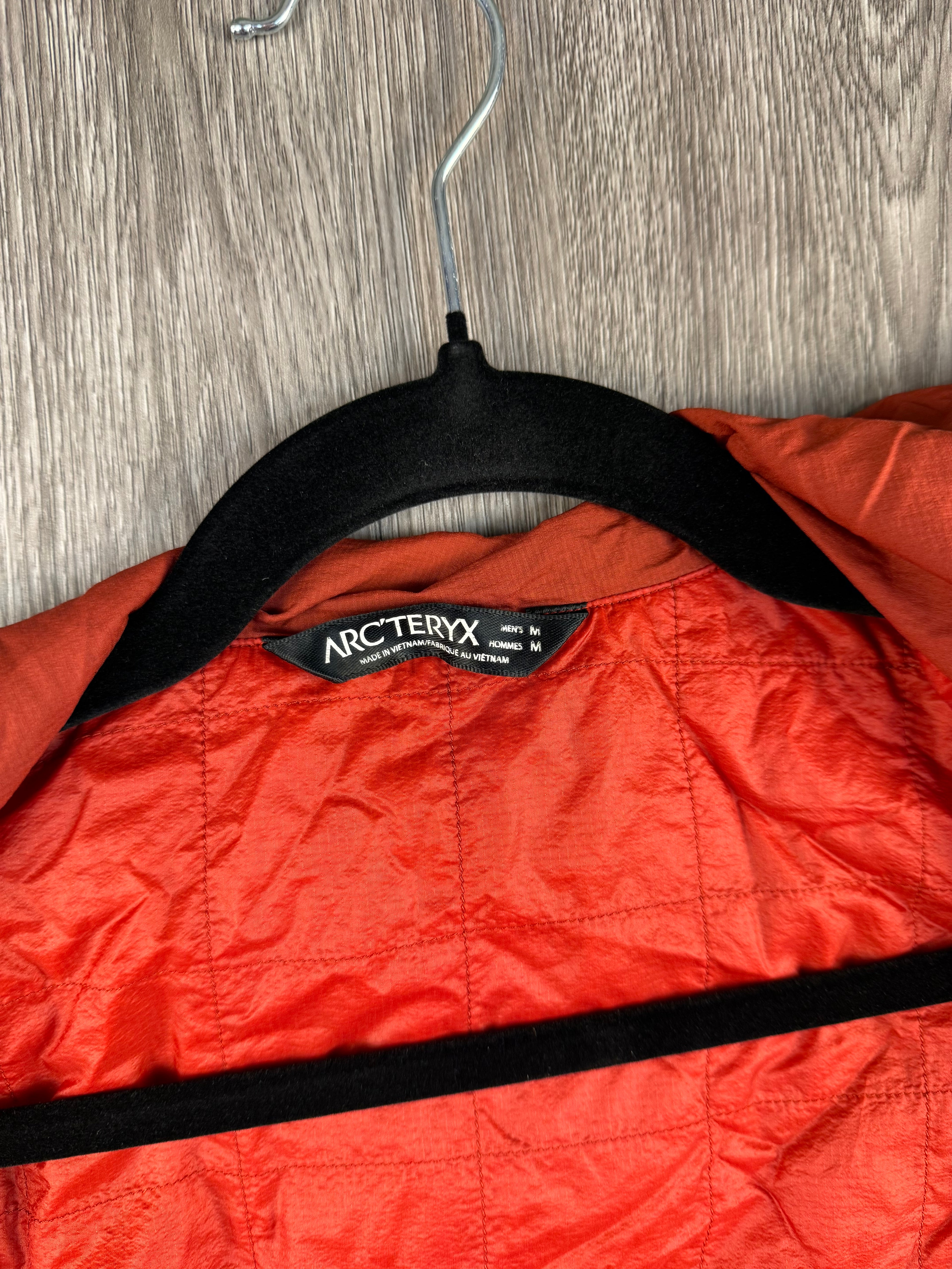 Men’s Arcteryx atom lt jacket medium
