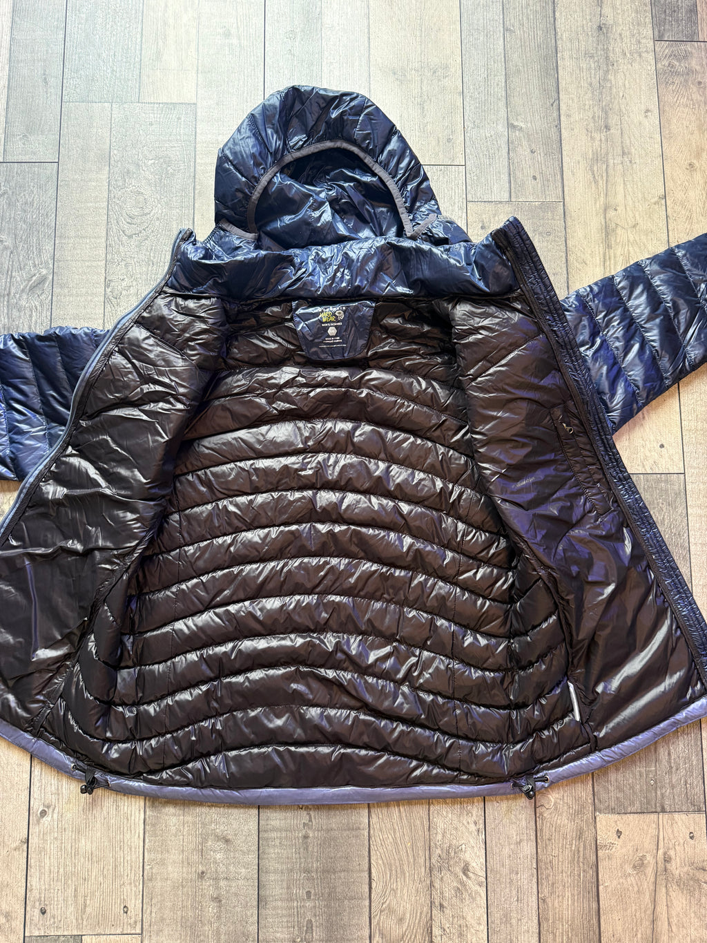 Mountain Hardwear Hooded Down Jacket – Men’s Large