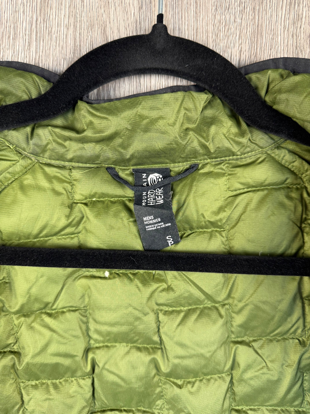 Men’s Mountain hardwear down jacket - small