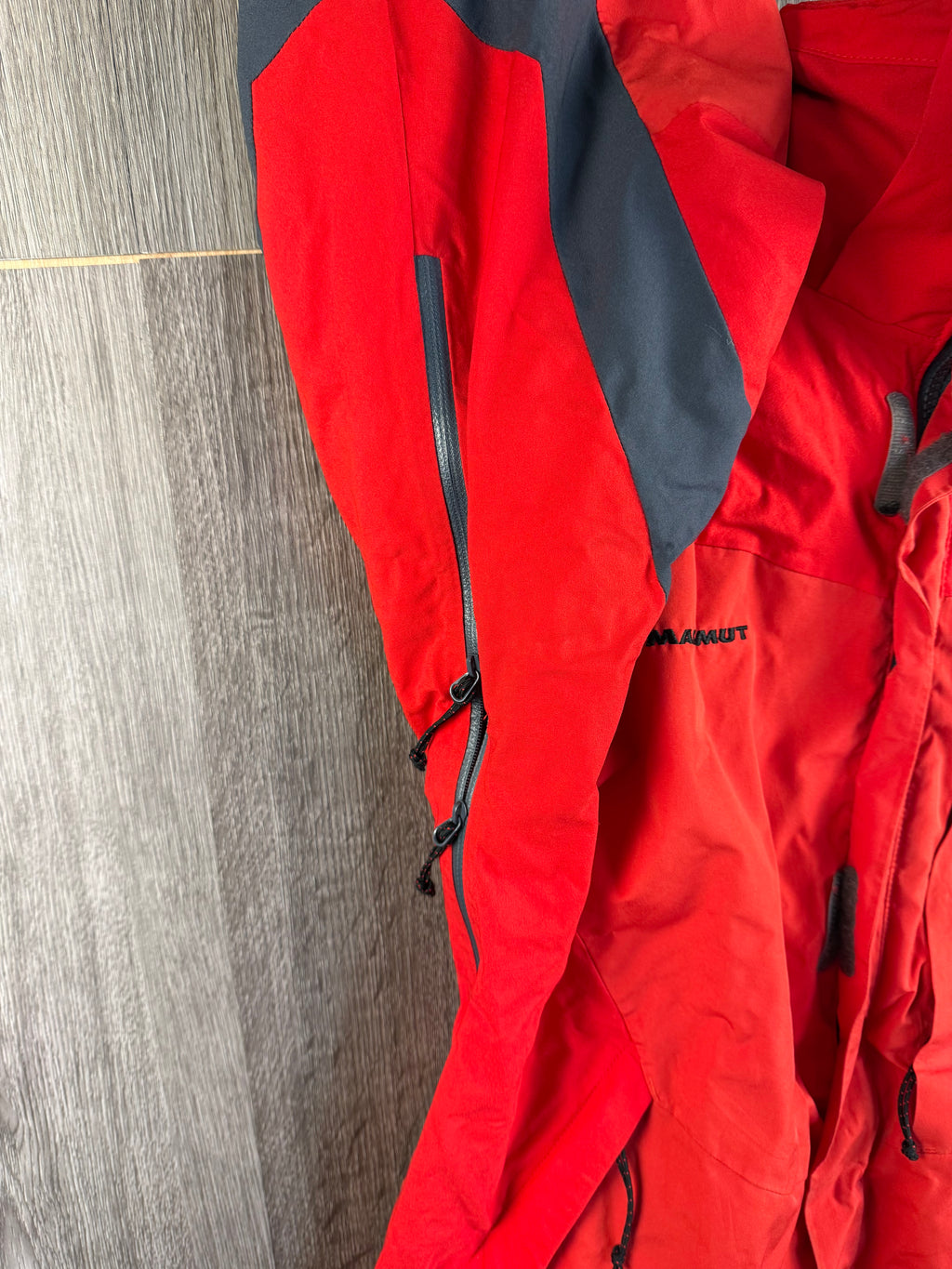 Mammut Drytech Ski Jacket – Men's Size Unknown (See Measurements)