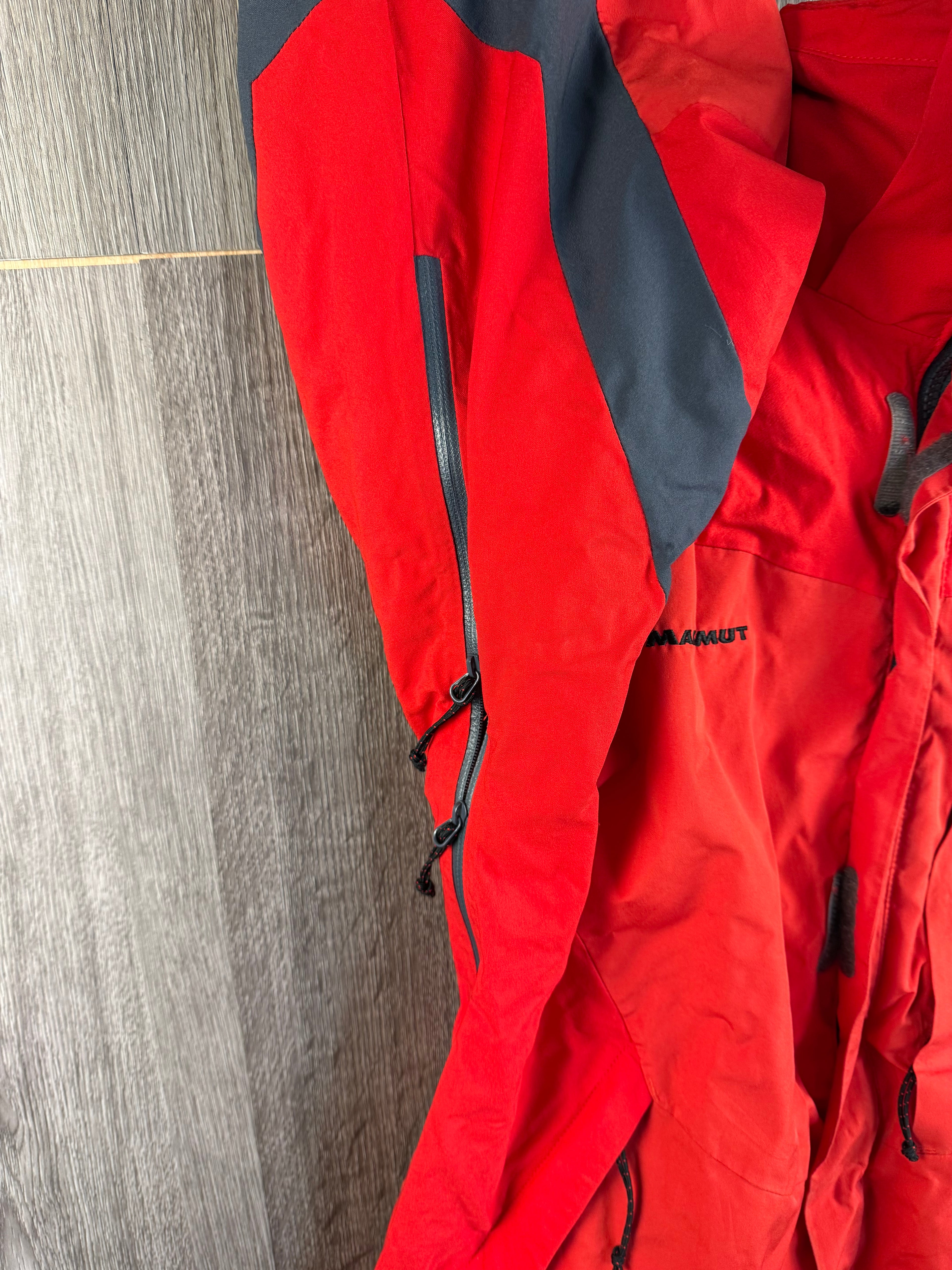 Mammut Drytech Ski Jacket – Men's Size Unknown (See Measurements)