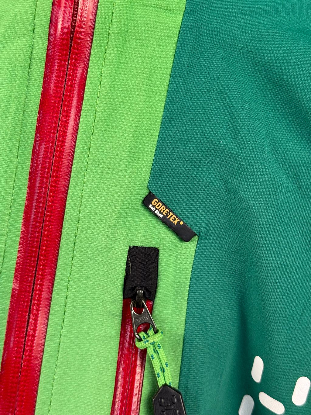 Haglöfs Gore-Tex Softshell Ski Jacket – Women’s Large