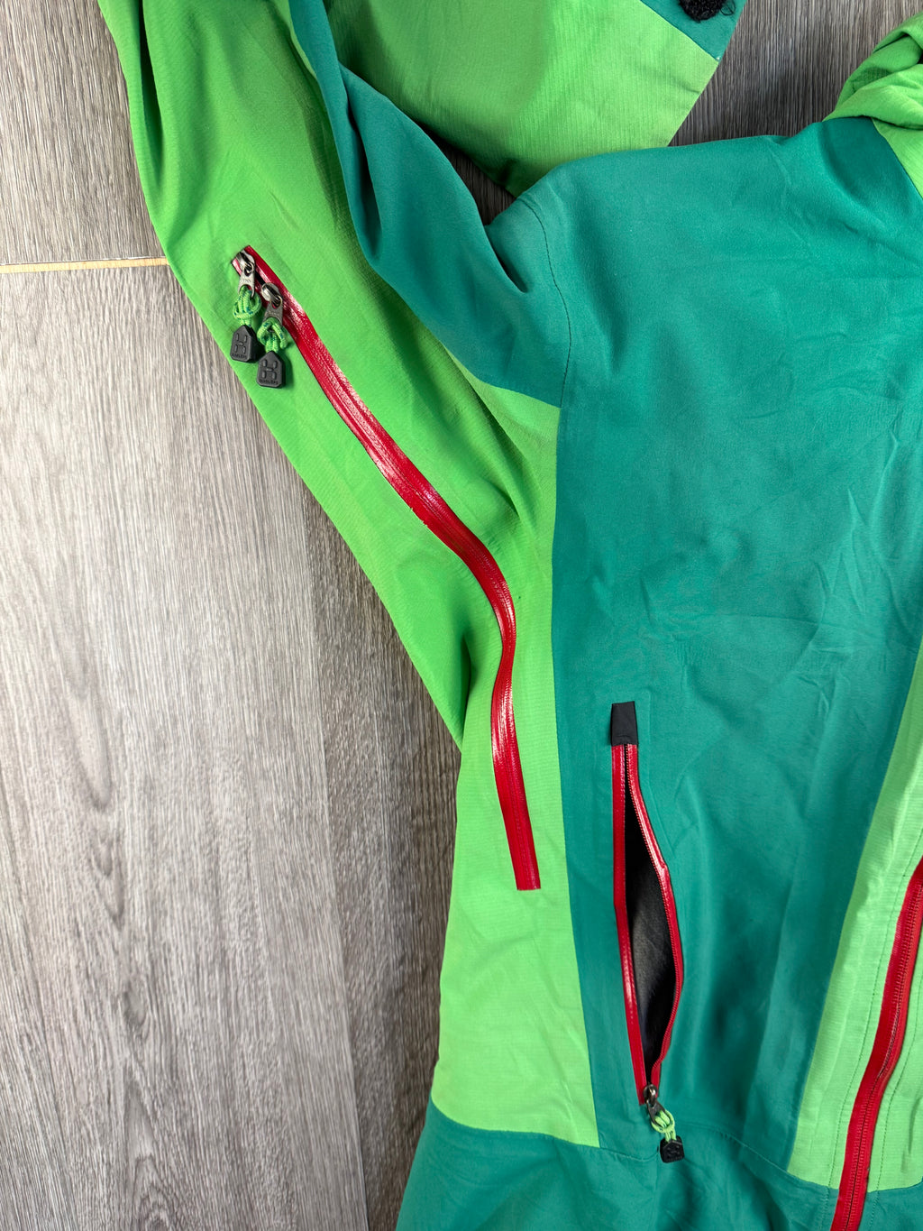 Haglöfs Gore-Tex Softshell Ski Jacket – Women’s Large