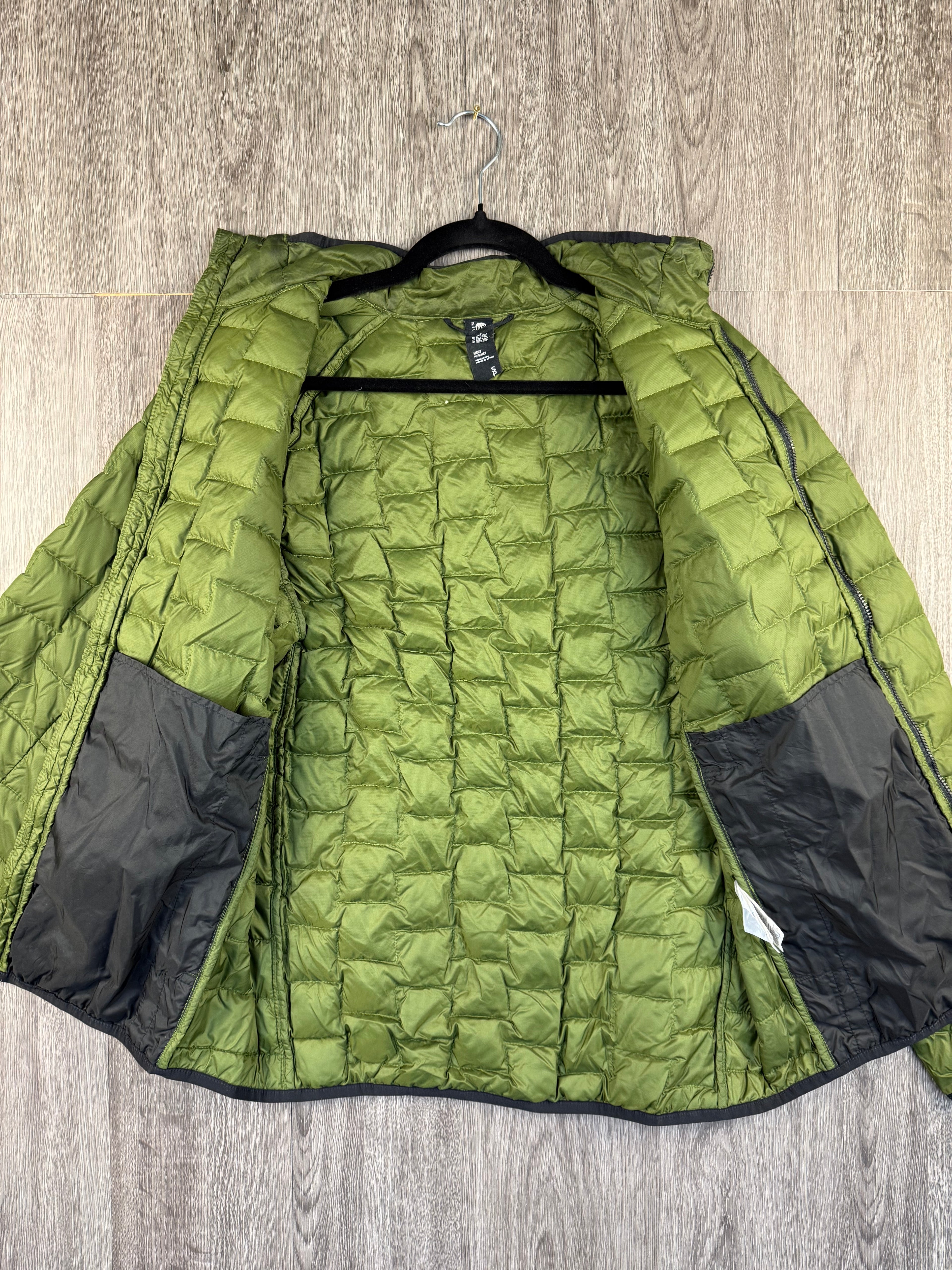Men’s Mountain hardwear down jacket - small