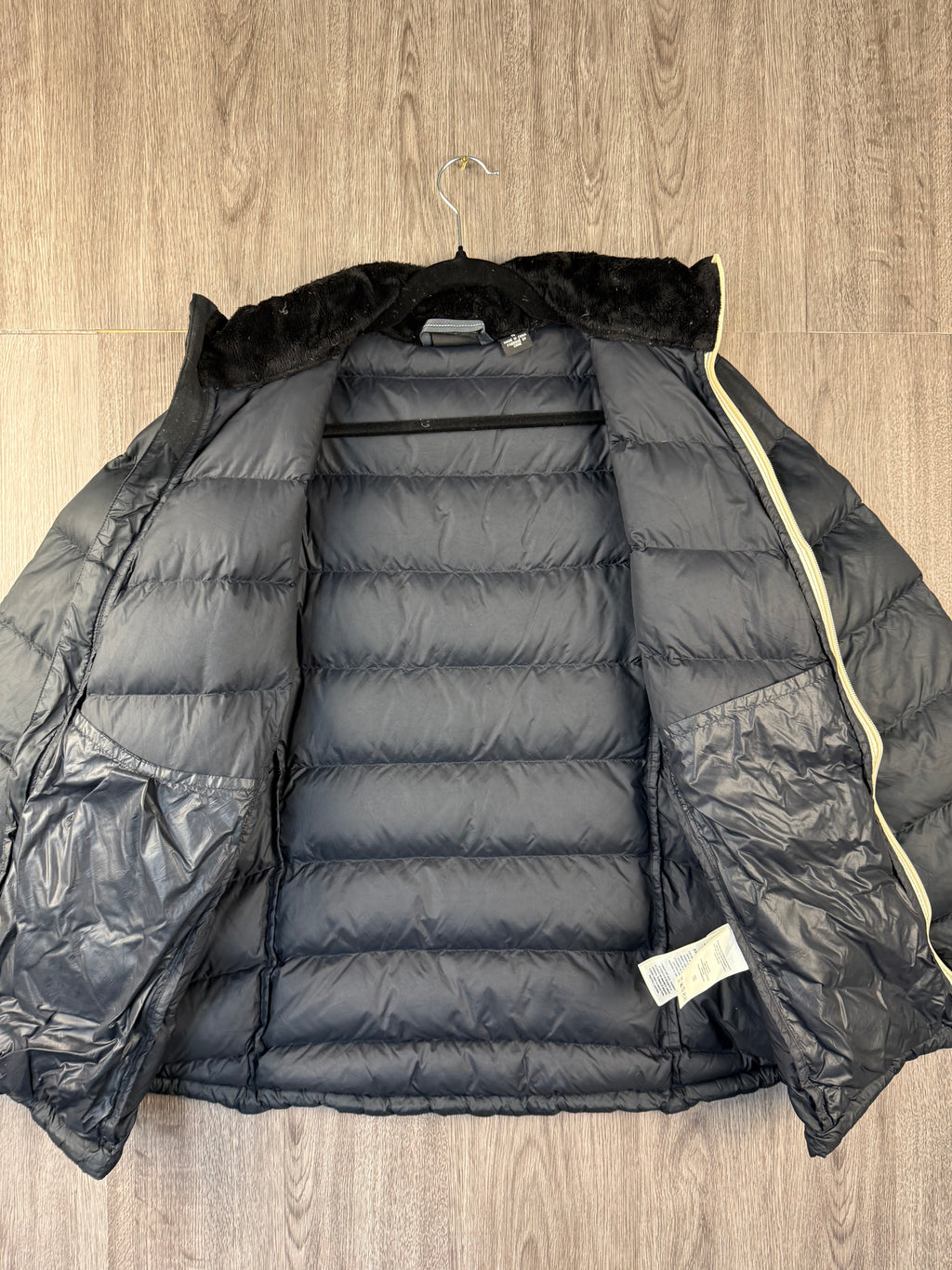 Women’s mountain hardwear down jacket - extra large