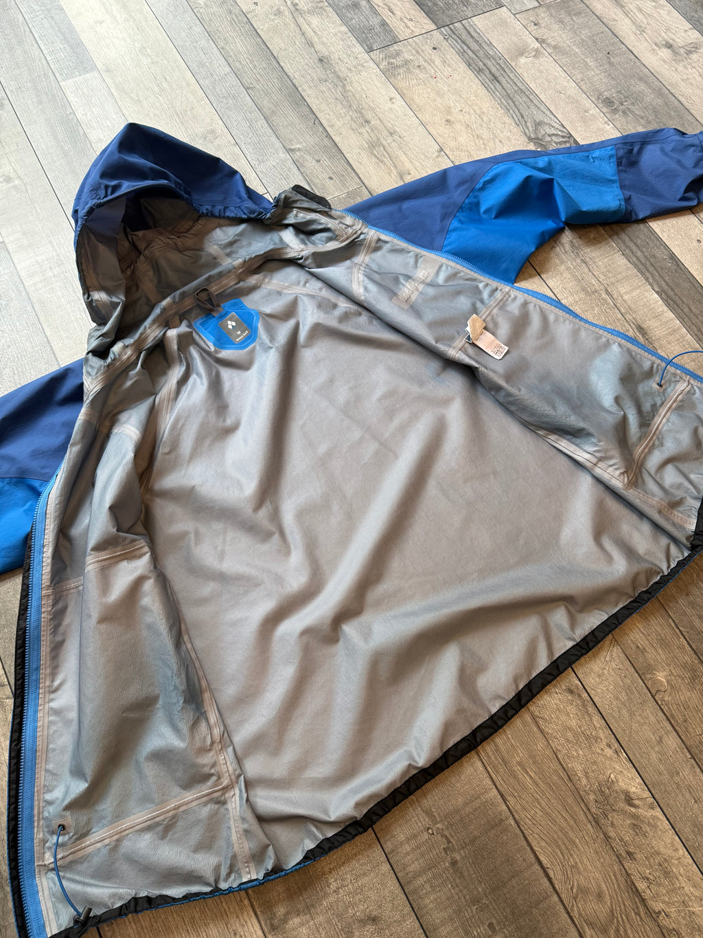 Montbell goretex hard shell