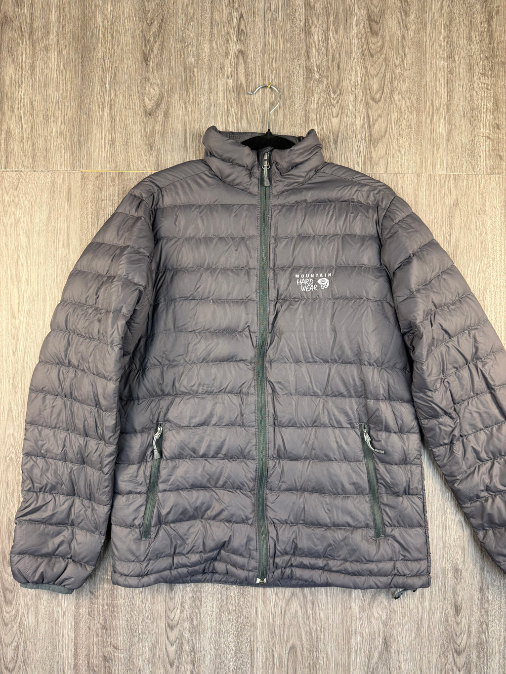 Men’s Mountain hardwear jacket - medium