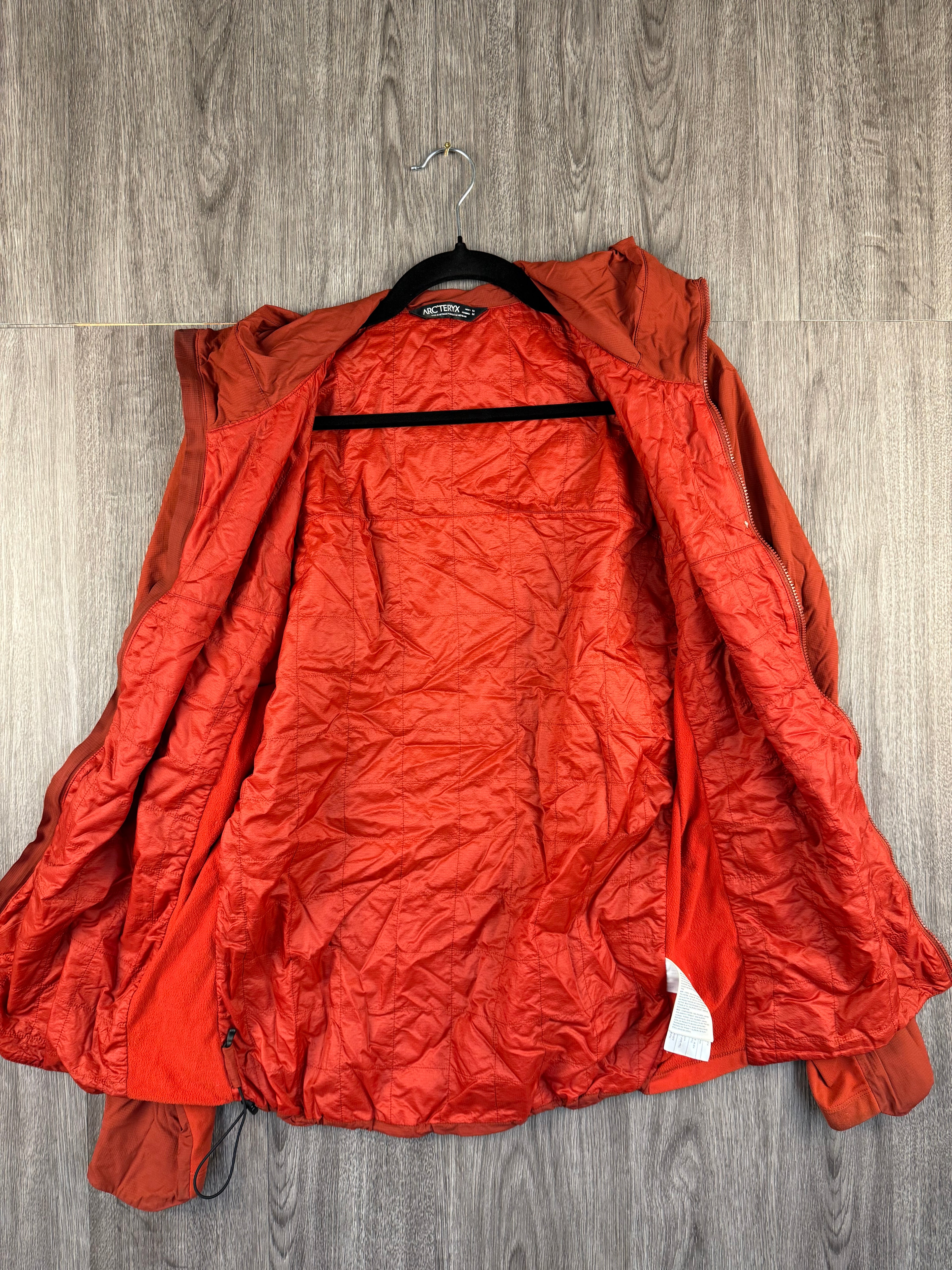 Men’s Arcteryx atom lt jacket medium