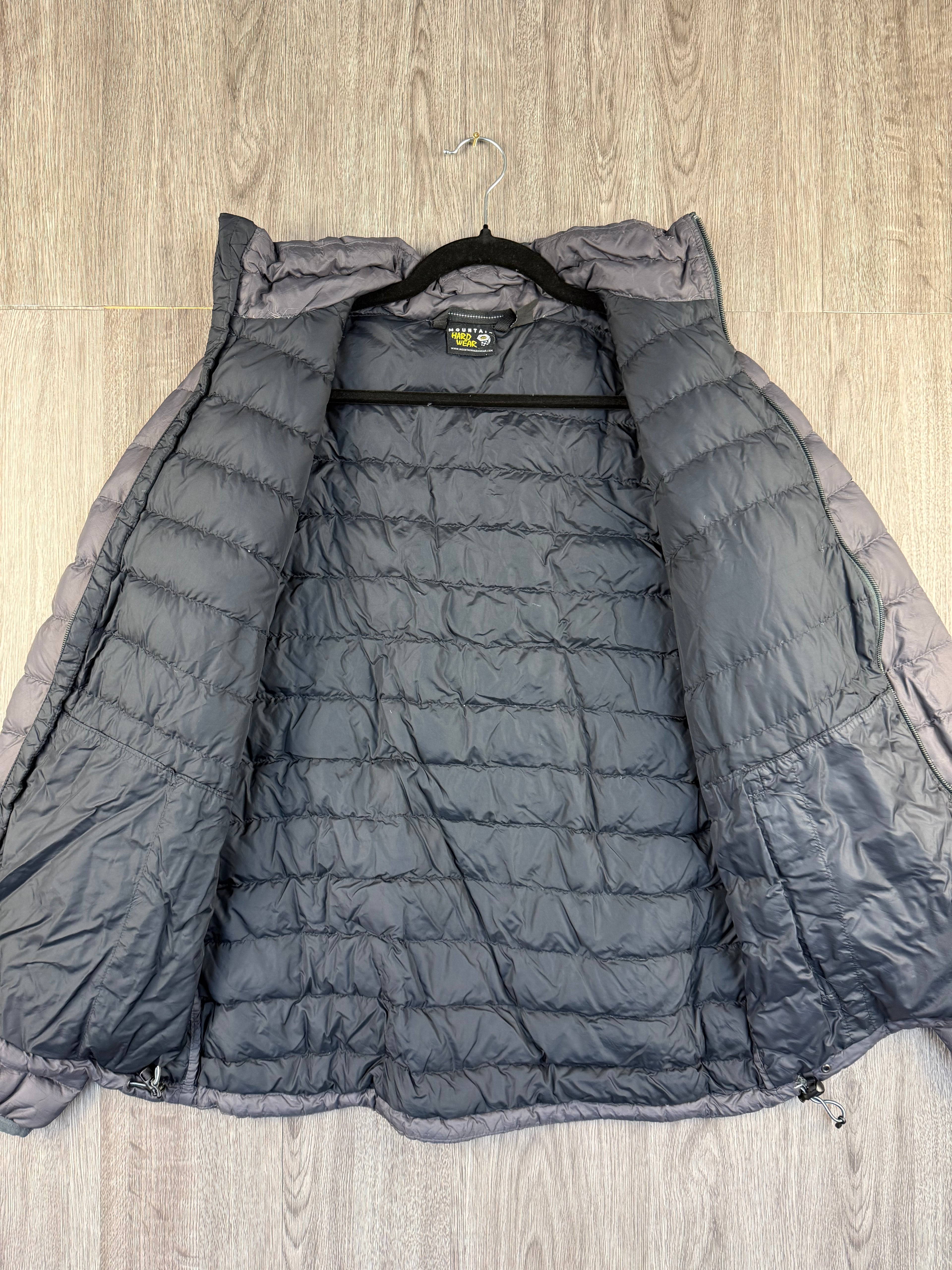 Men’s Mountain hardwear jacket - medium