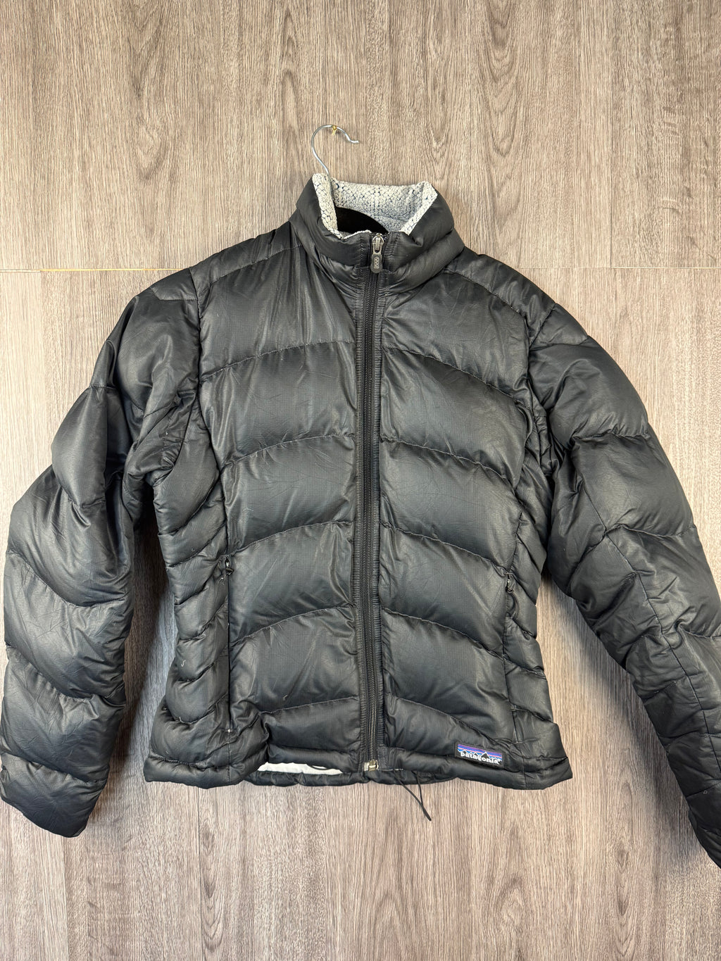 Women’s Patagonia down jacket - extra small