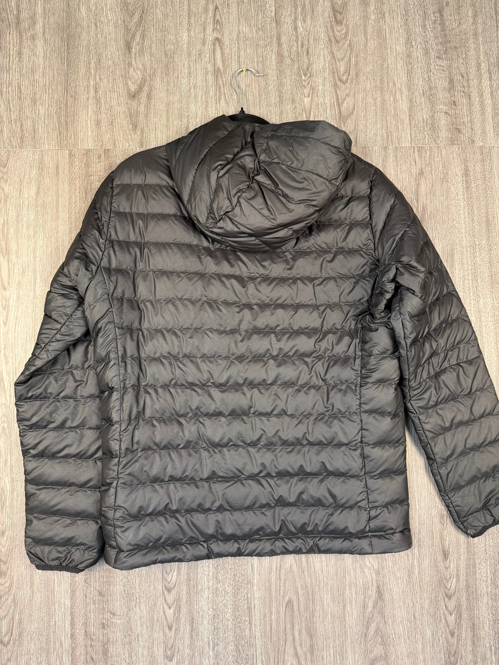 Men’s Patagonia down jacket - medium