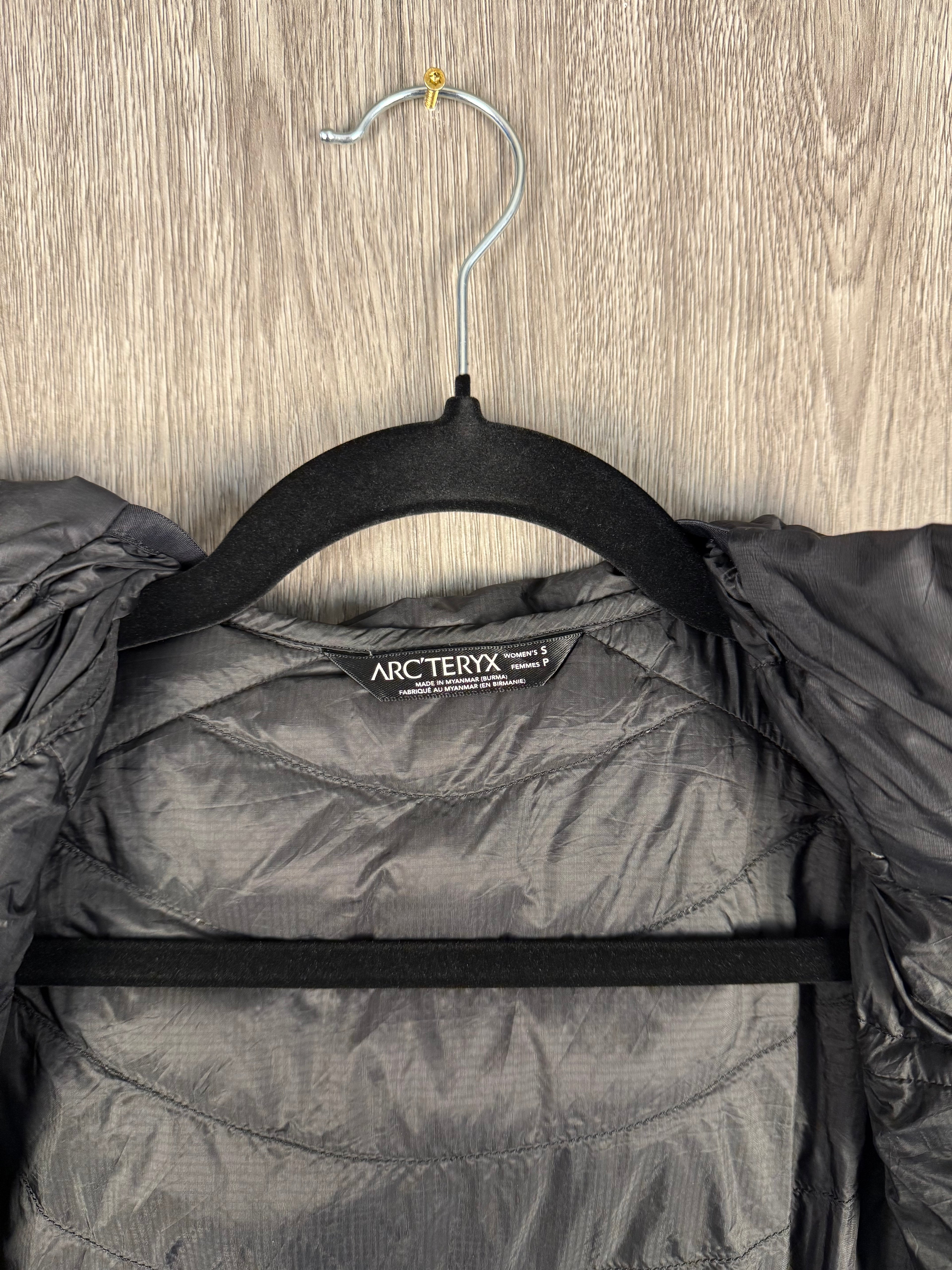 Women’s arcteryx down puffer - small