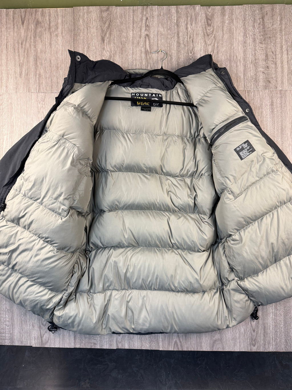 Men’s mountain hardwear down parka - extra large