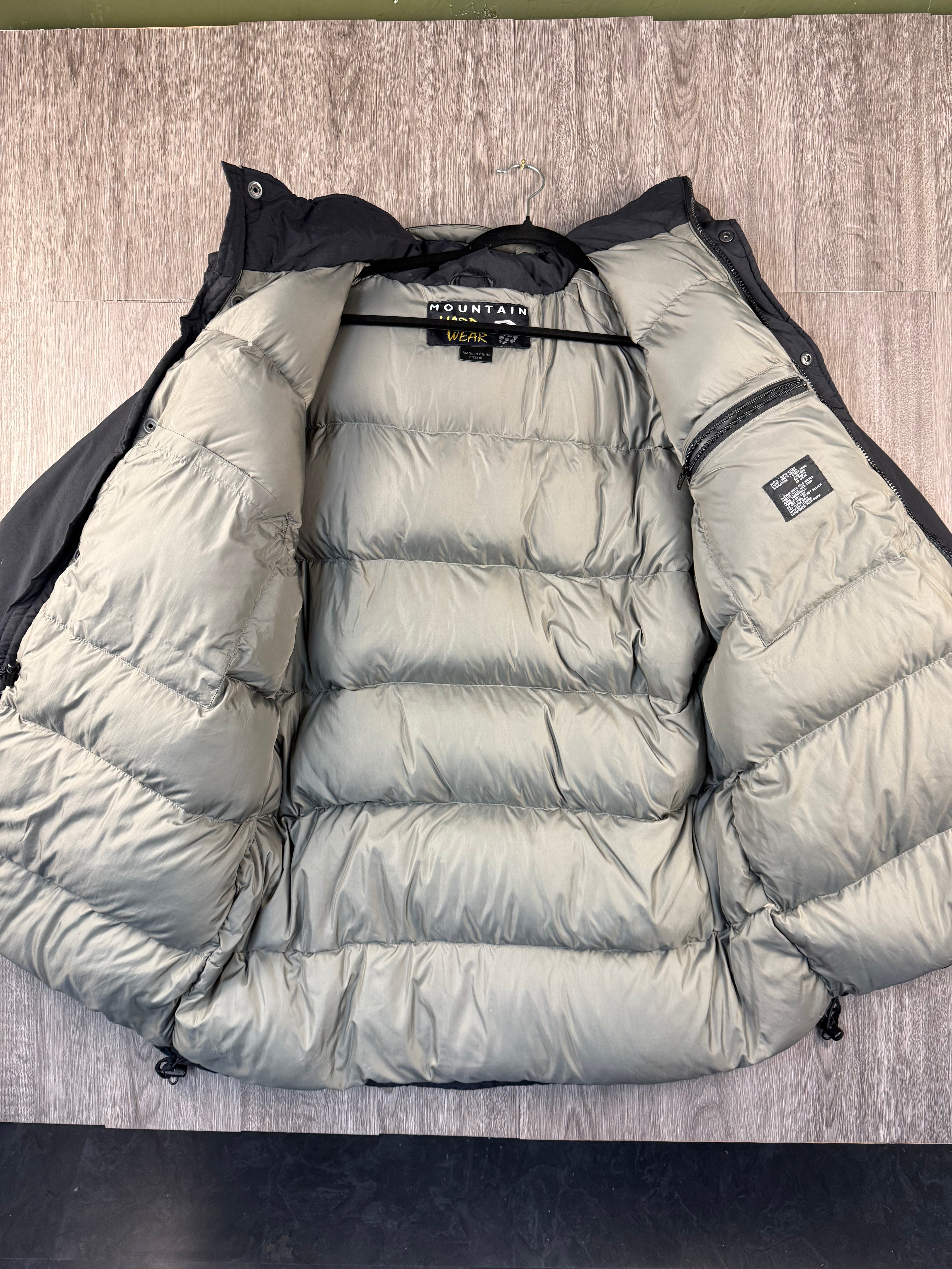 Men’s mountain hardwear down parka - extra large