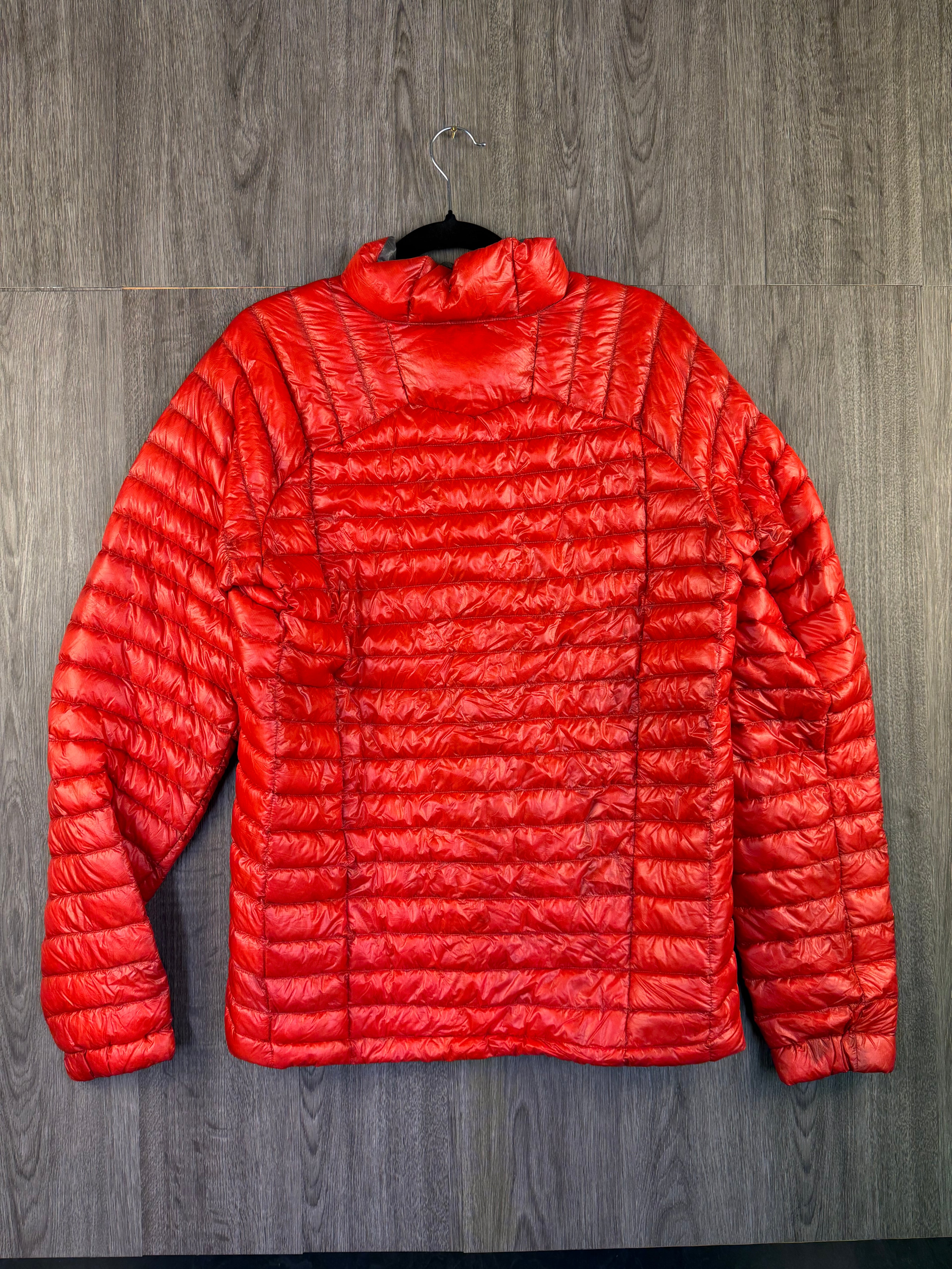 Men’s Mountain hardwear lightweight down jacket - medium