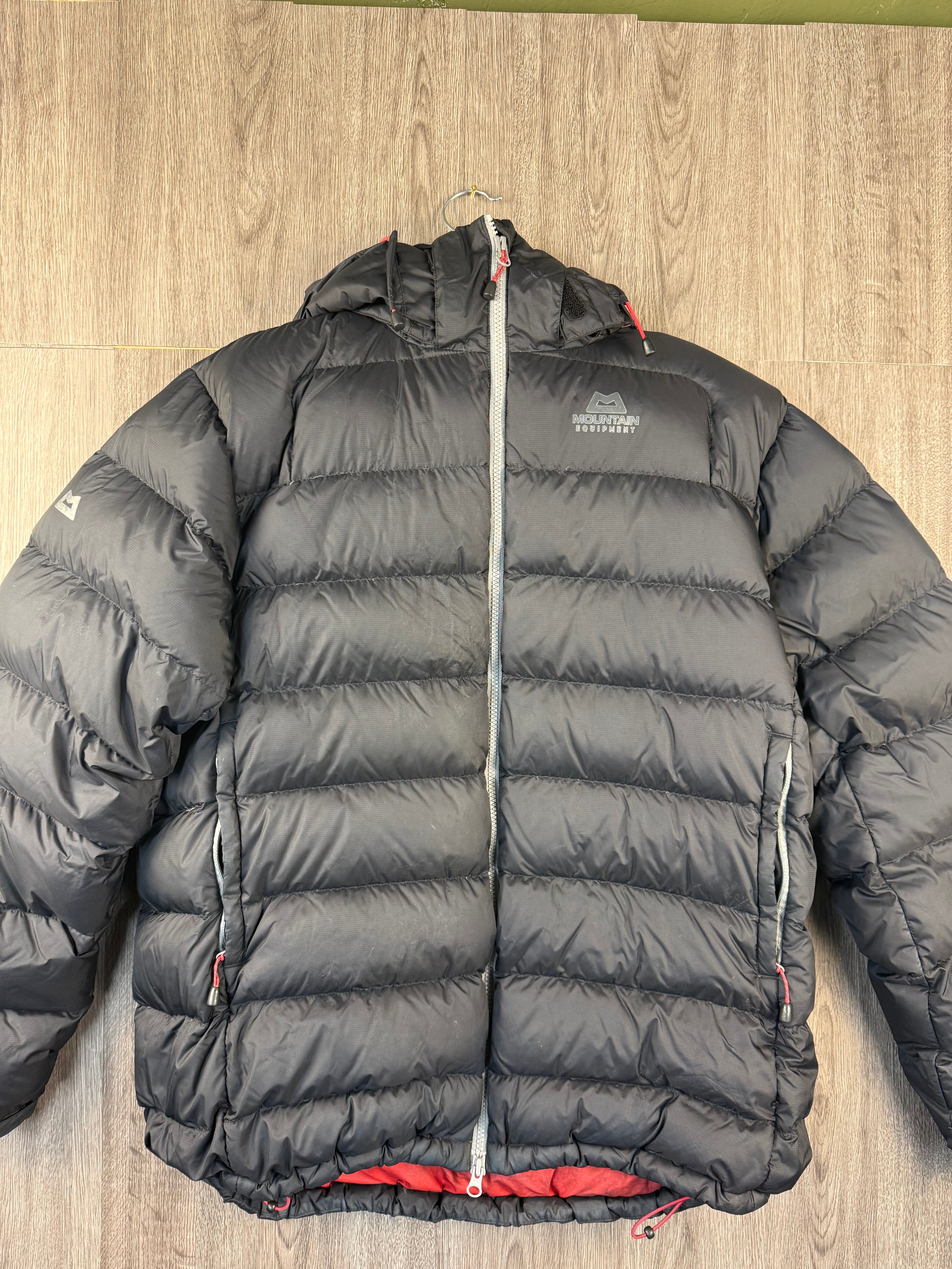Men’s Mountain equipment lightline down coat - extra large