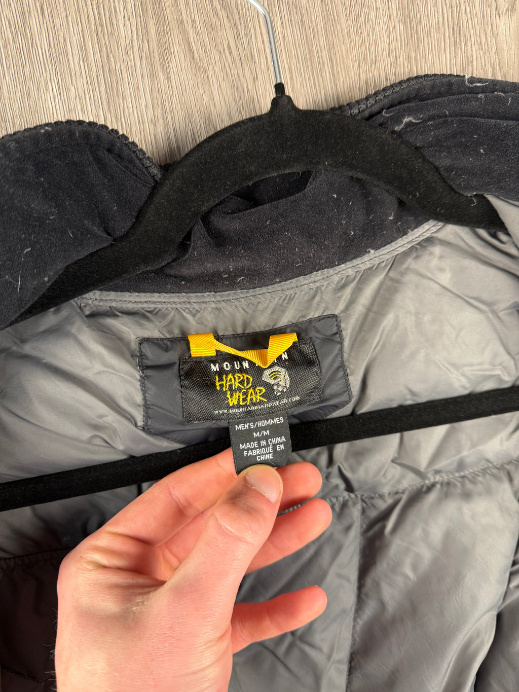 Men’s mountain hardwear down jacket - medium