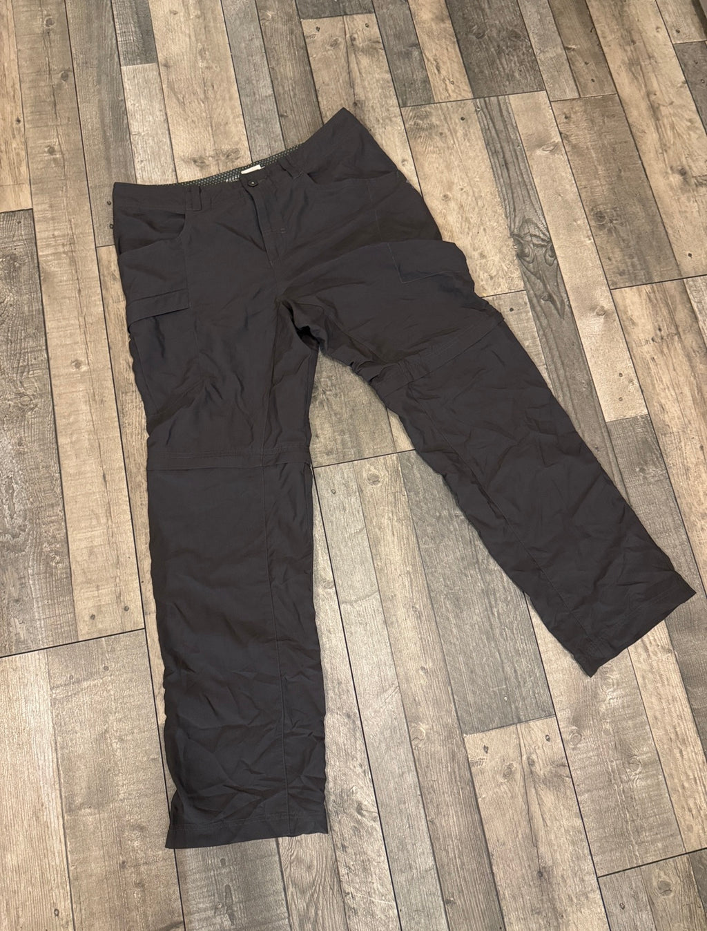 Mountain headwear zip off trousers